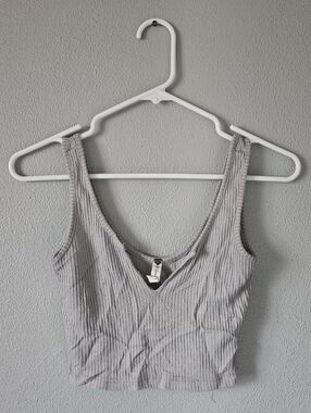 La Hearts Light Gray Ribbed V-Neck Crop Tank